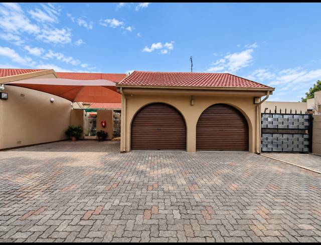 3 BEDROOM TOWNHOUSE FOR SALE IN THREE RIVERS